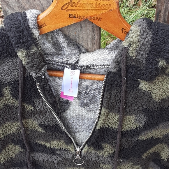 Hoodie - Picture 4 of 4